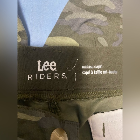 PLUS SIZE 22W camo capris - Picture 3 of 4